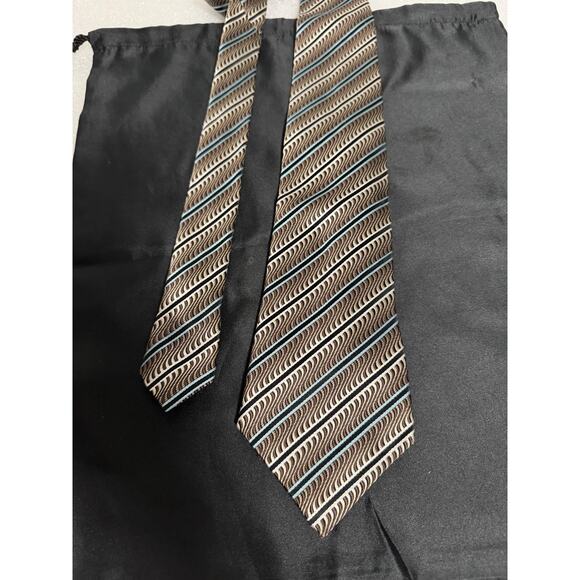 Gianfranco Valentino Tie Mens Silk Striped Classic Italian Neckwear Dress Formal - Picture 1 of 5